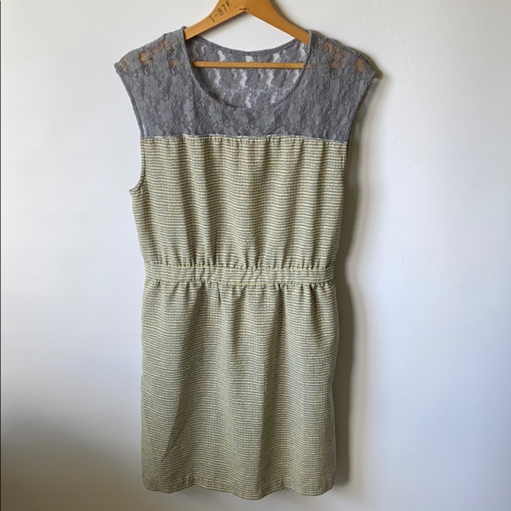 Lace Dress with POCKETS!